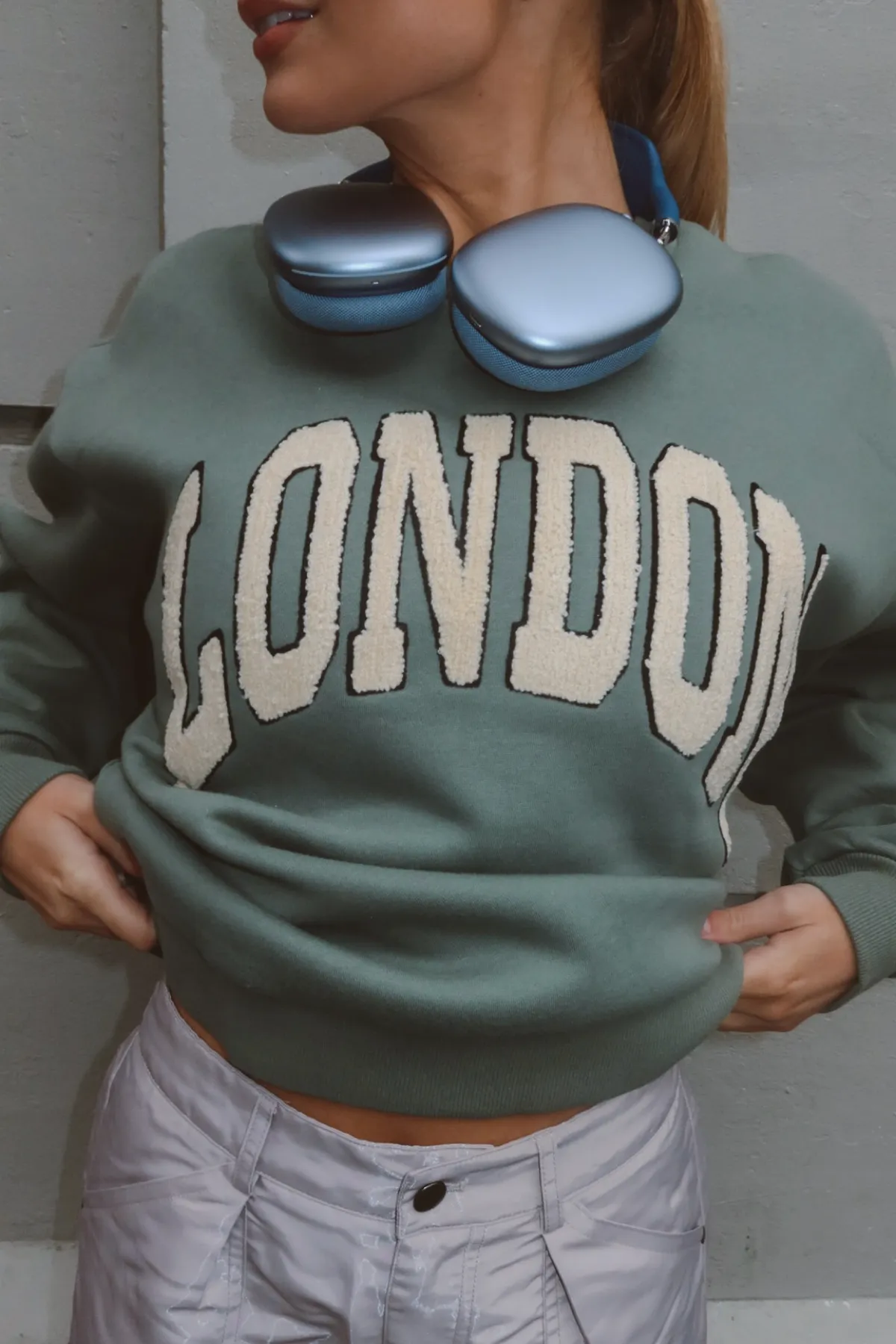 LONDON BOUCLE SWEATSHIRT