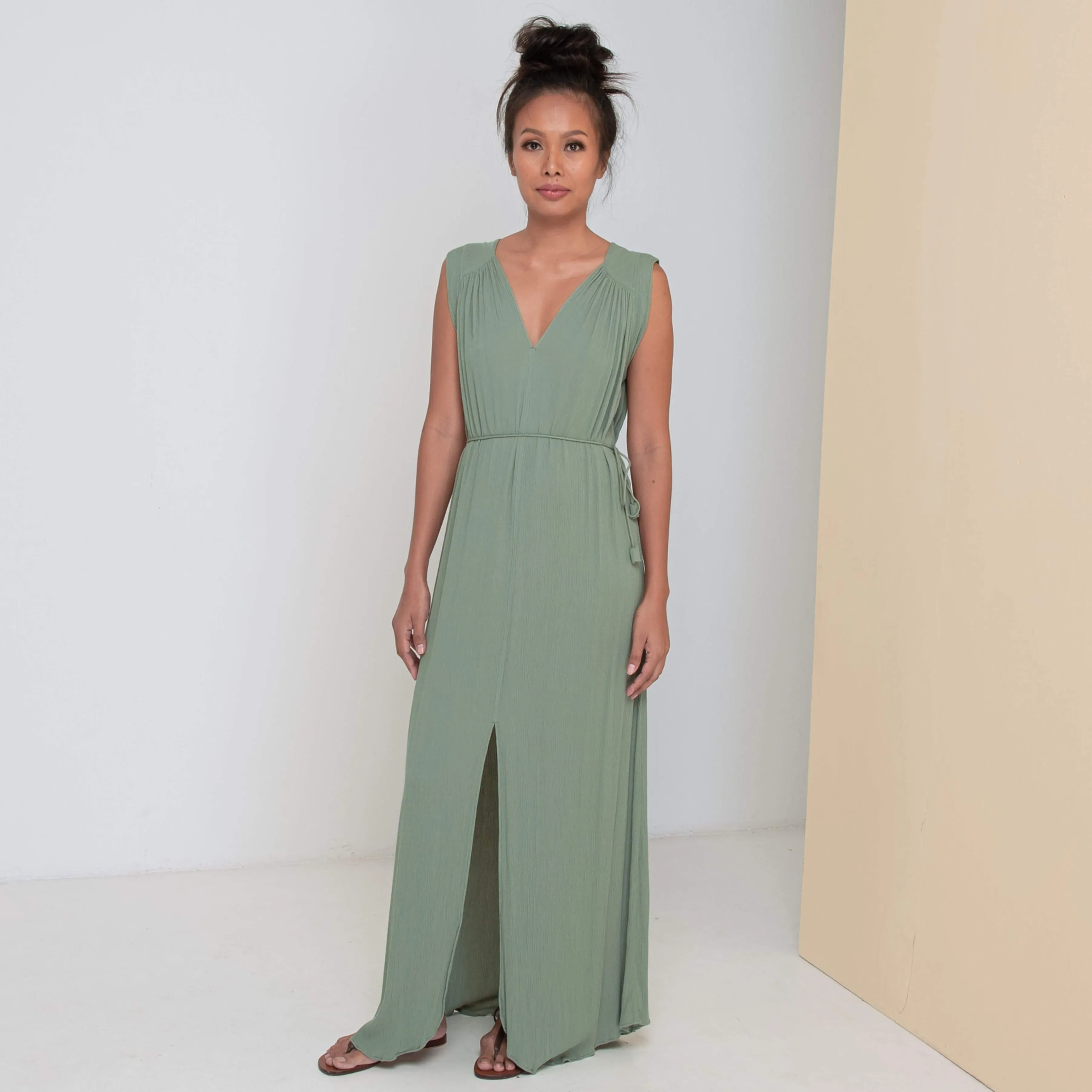 TRANSIT SLEEVELESS LONG DRESS - Crinkled Rayon | Light Olive Green