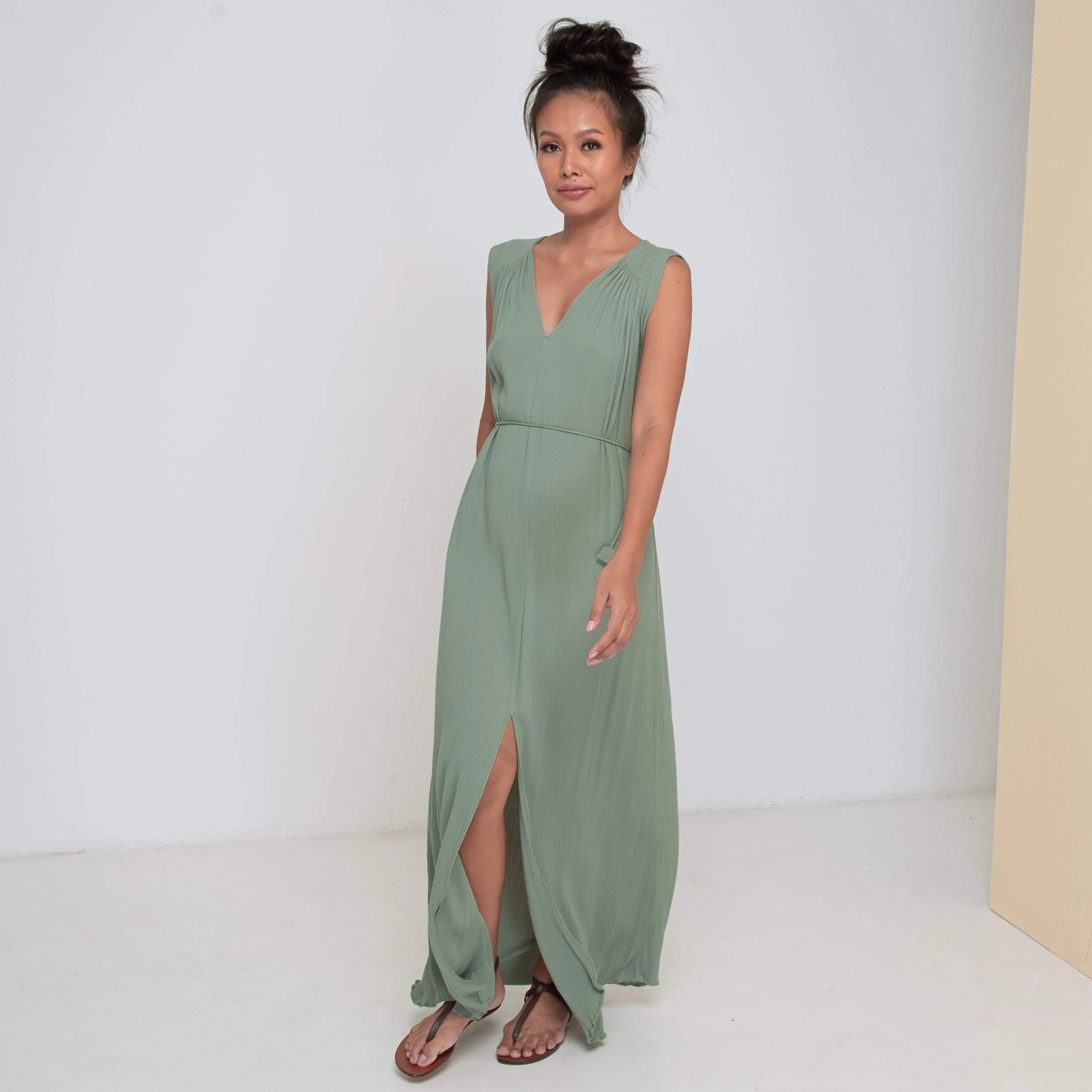 TRANSIT SLEEVELESS LONG DRESS - Crinkled Rayon | Light Olive Green