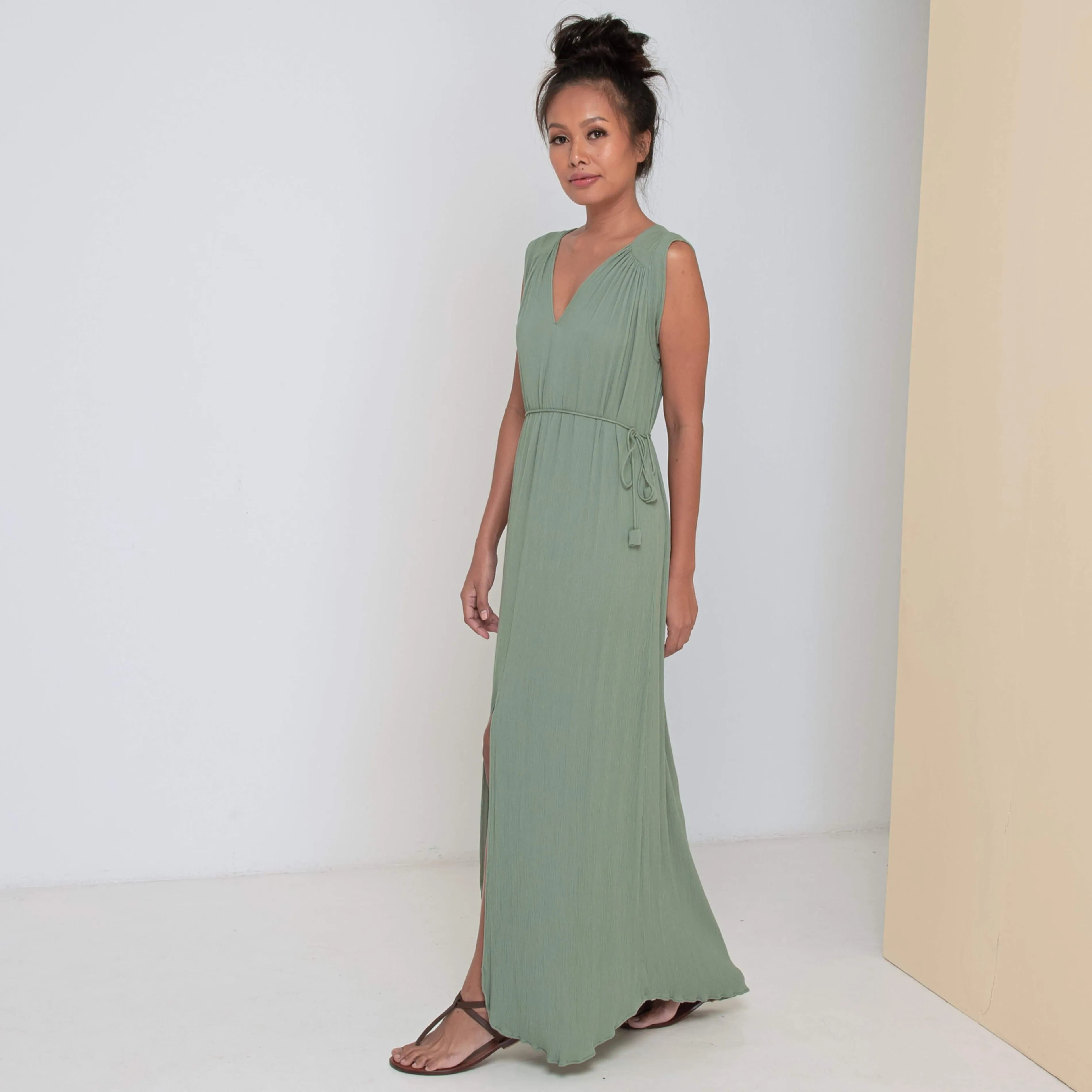 TRANSIT SLEEVELESS LONG DRESS - Crinkled Rayon | Light Olive Green