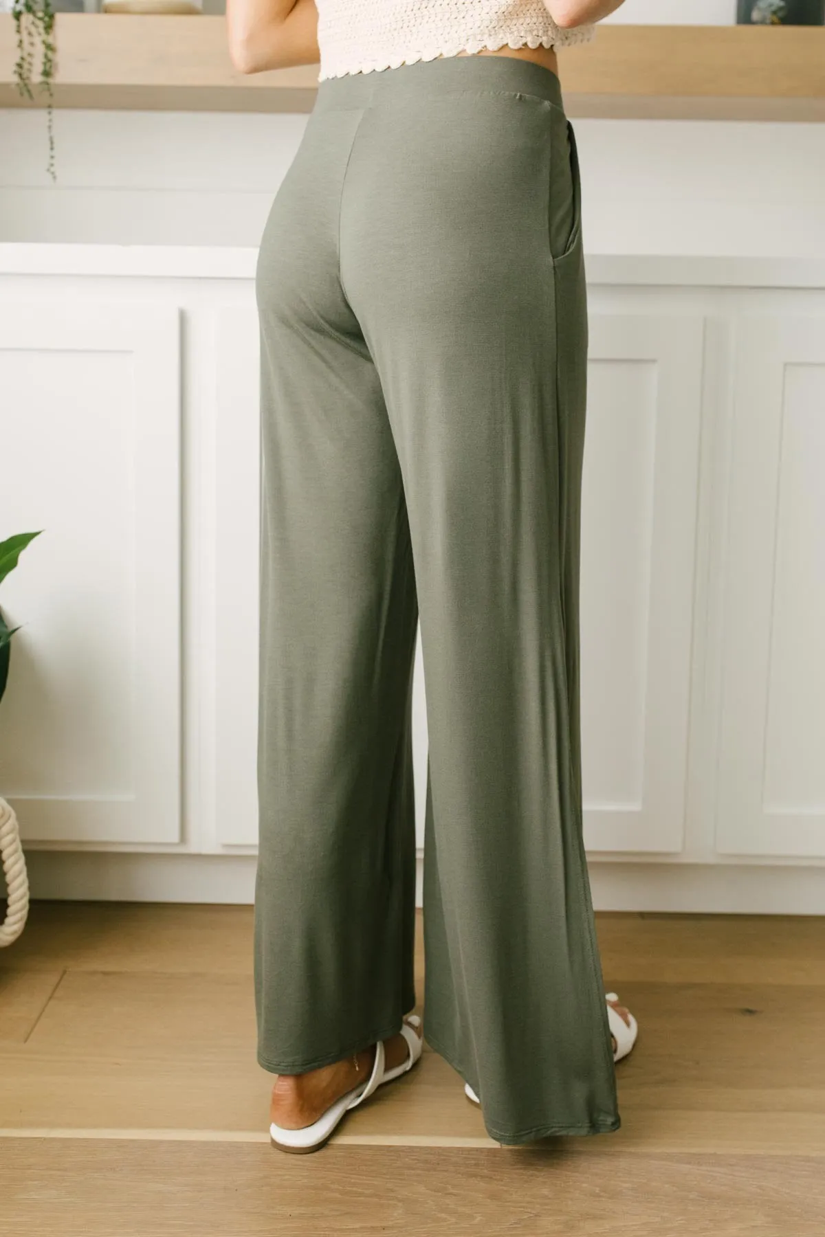 Vacation Lounge Pants in Olive