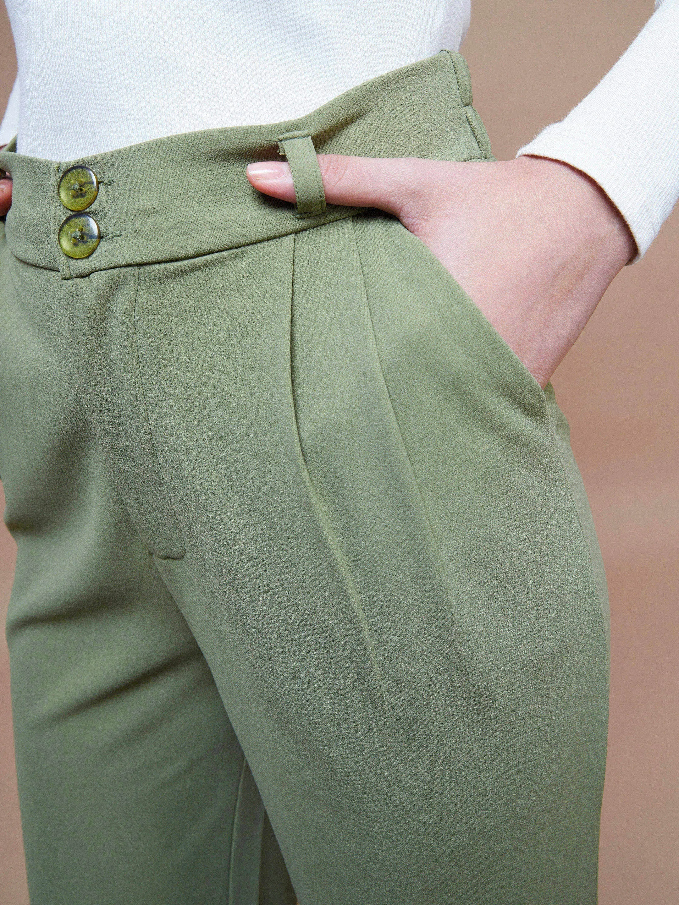 Women Olive Pleated Straight Stretchable Pants