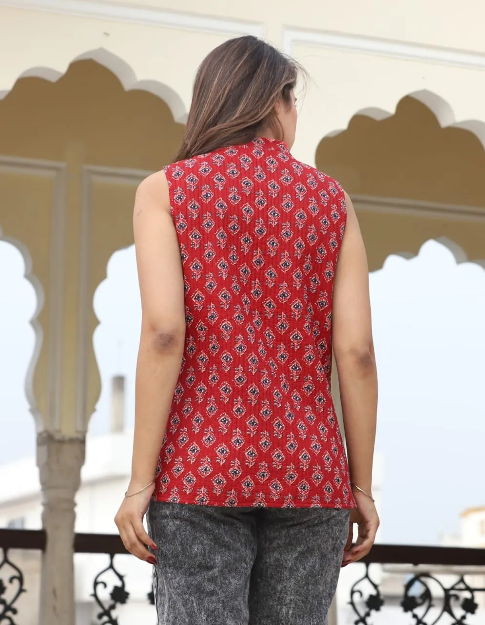 Women's Cotton Quilted Sleeveless Reversible Floral Jacket – Stylish & Versatile